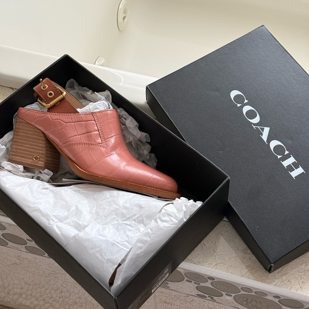Coach shoes, size 6, light peach/1941 saddle